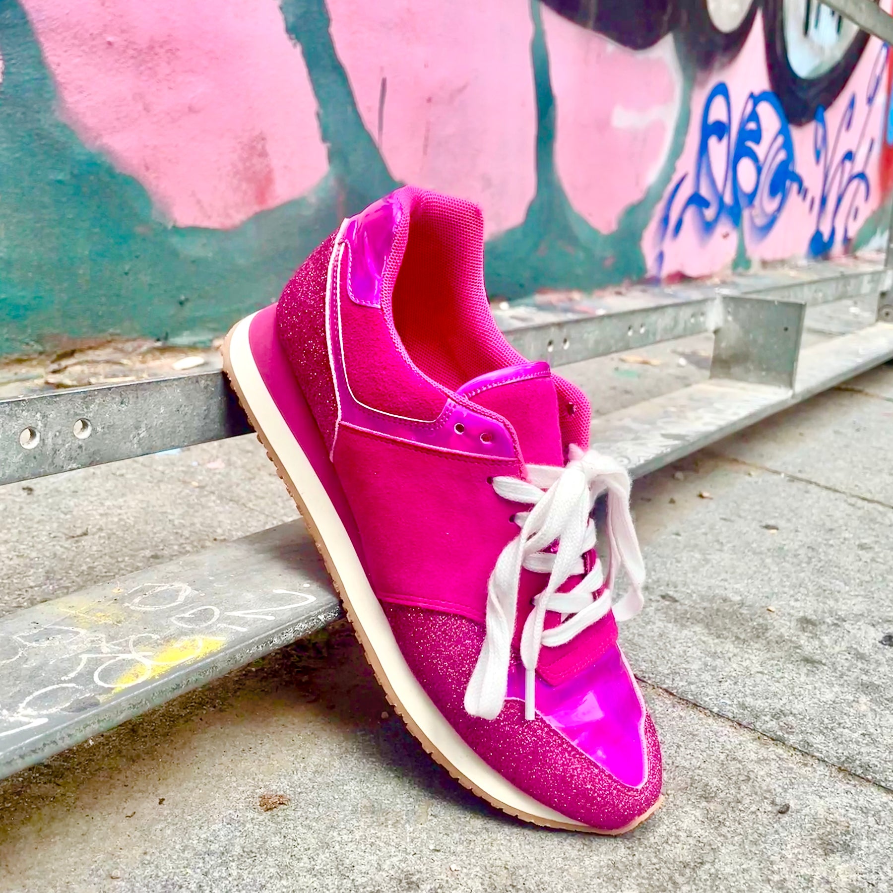 Serena Shocking pink - Pre order - Delivery Mid June