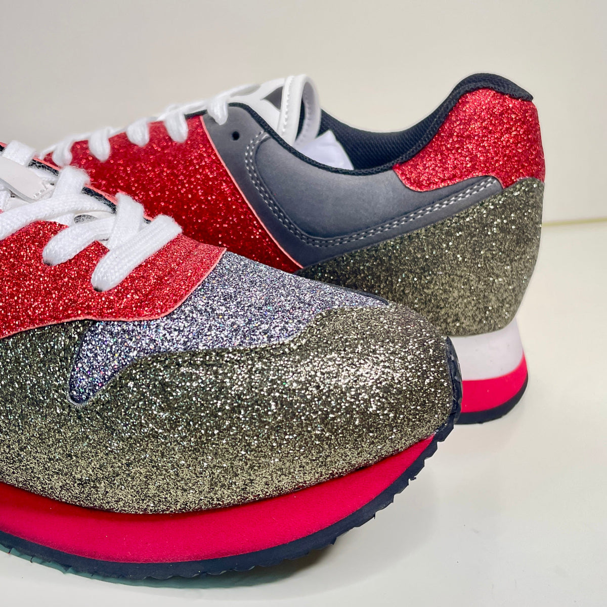 Serena | UNICORN Glitter Bombshell