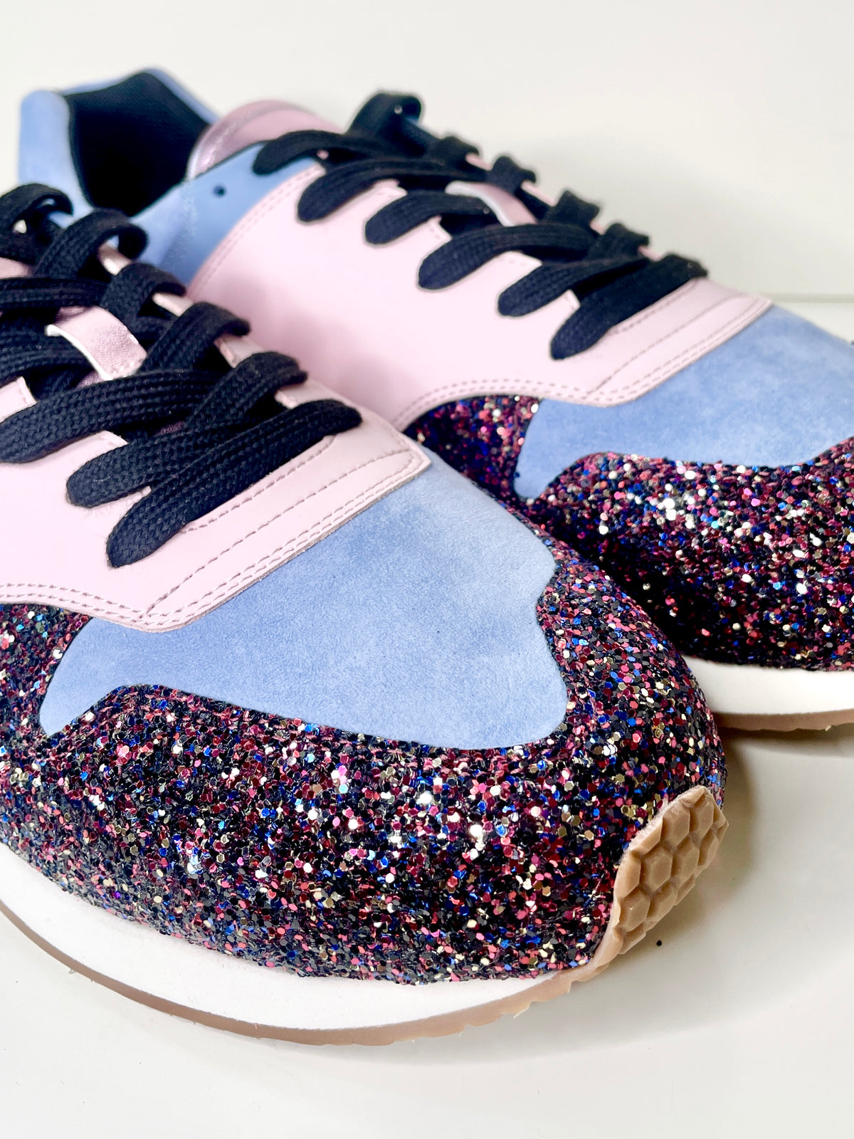 Serena | UNICORN Stars At Dawn