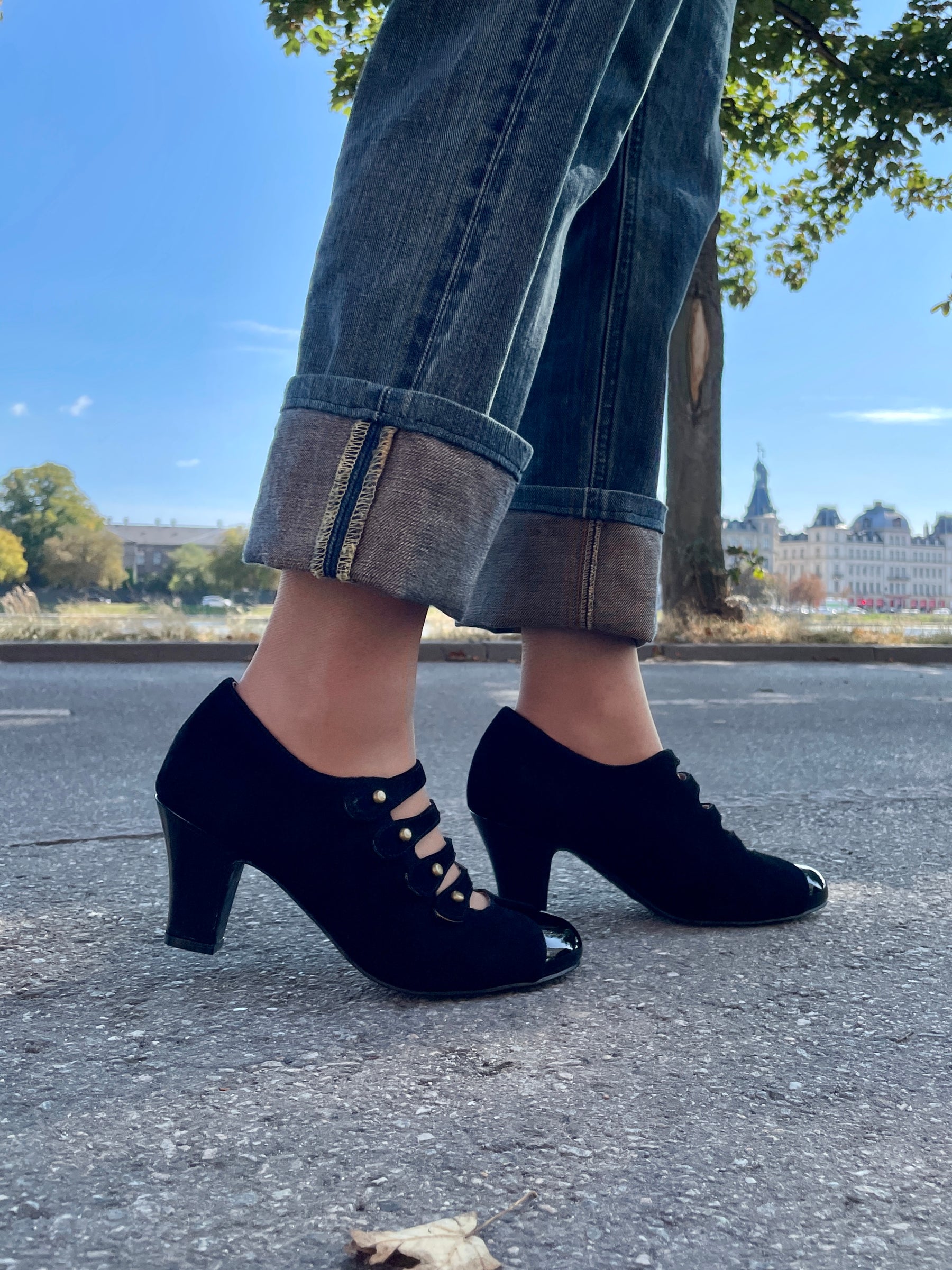 Ava Monochrome pump