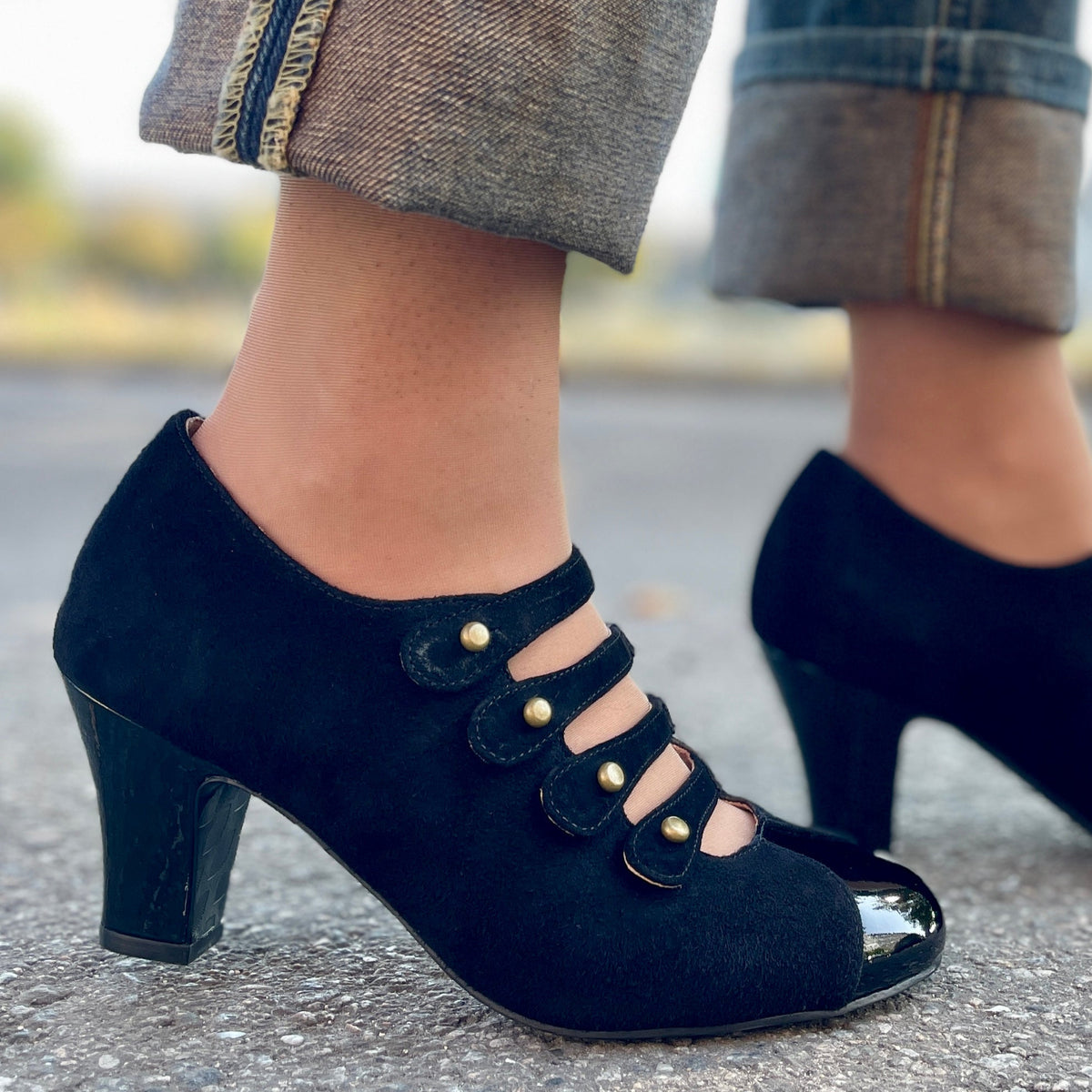 Ava Monochrome pump