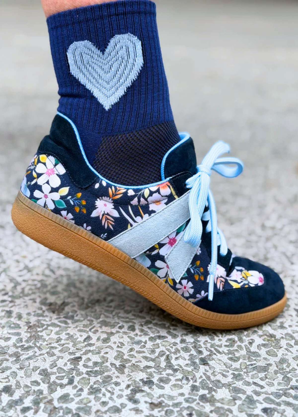 Parker sneaker - Floral - Dark blue flower printed suede and baby blue suede details.