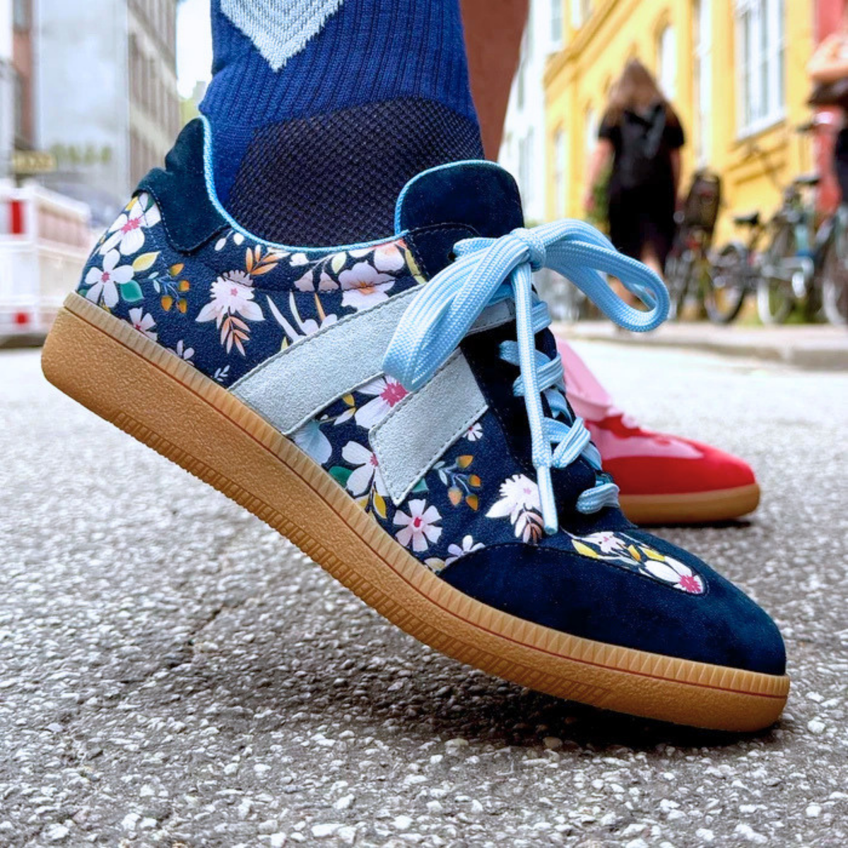 Parker sneaker - Floral - Dark blue flower printed suede and baby blue suede details.