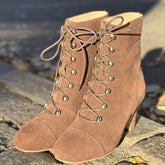 Ava On My Way - Brown