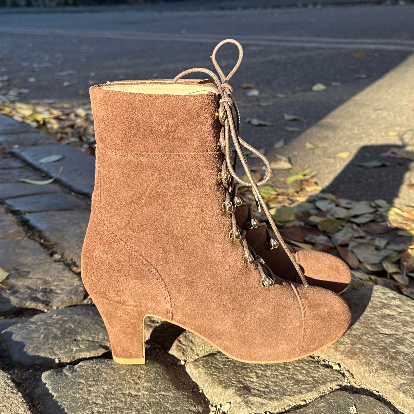 Ava On My Way - Brown