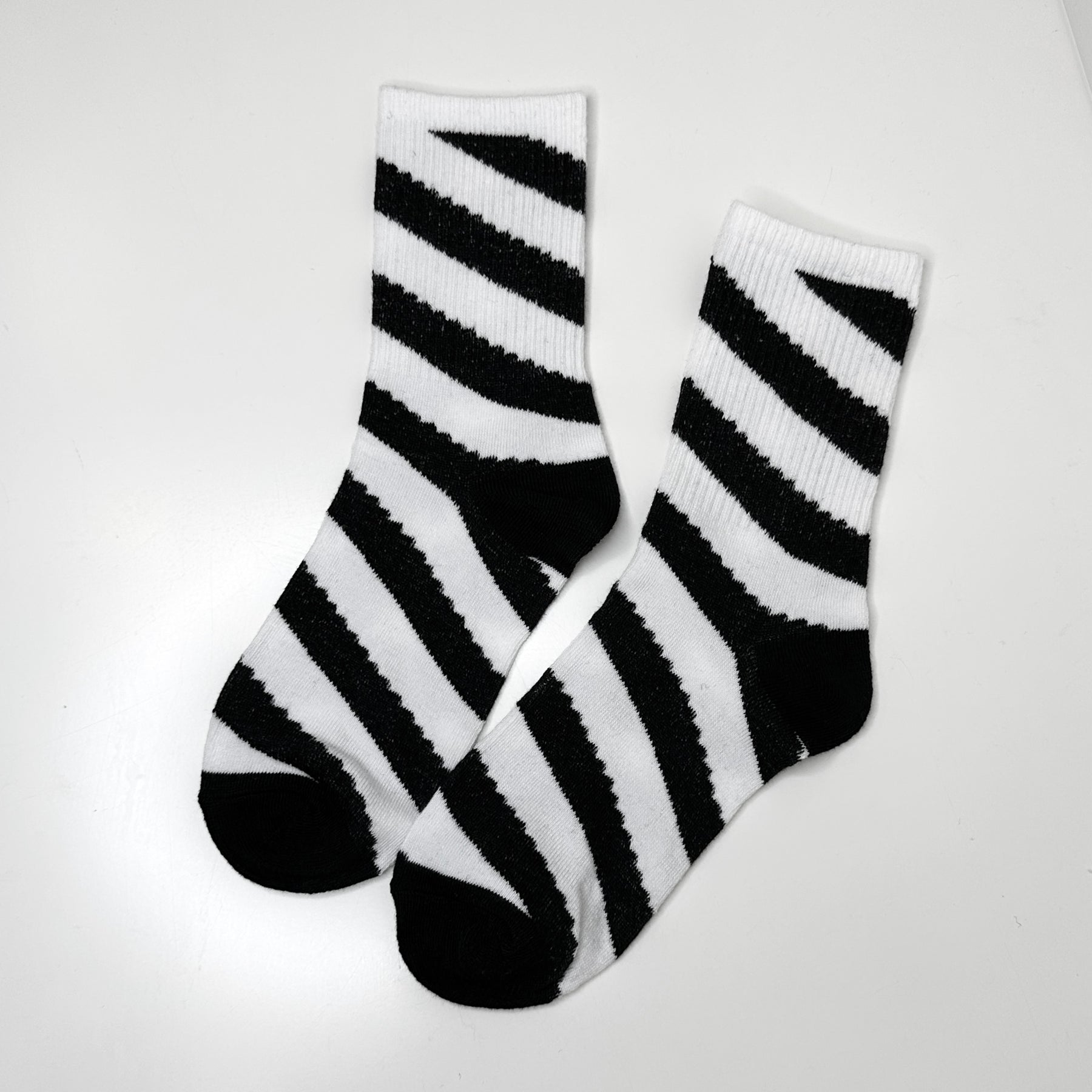 Black & White Stripey - Mid Leg Socks