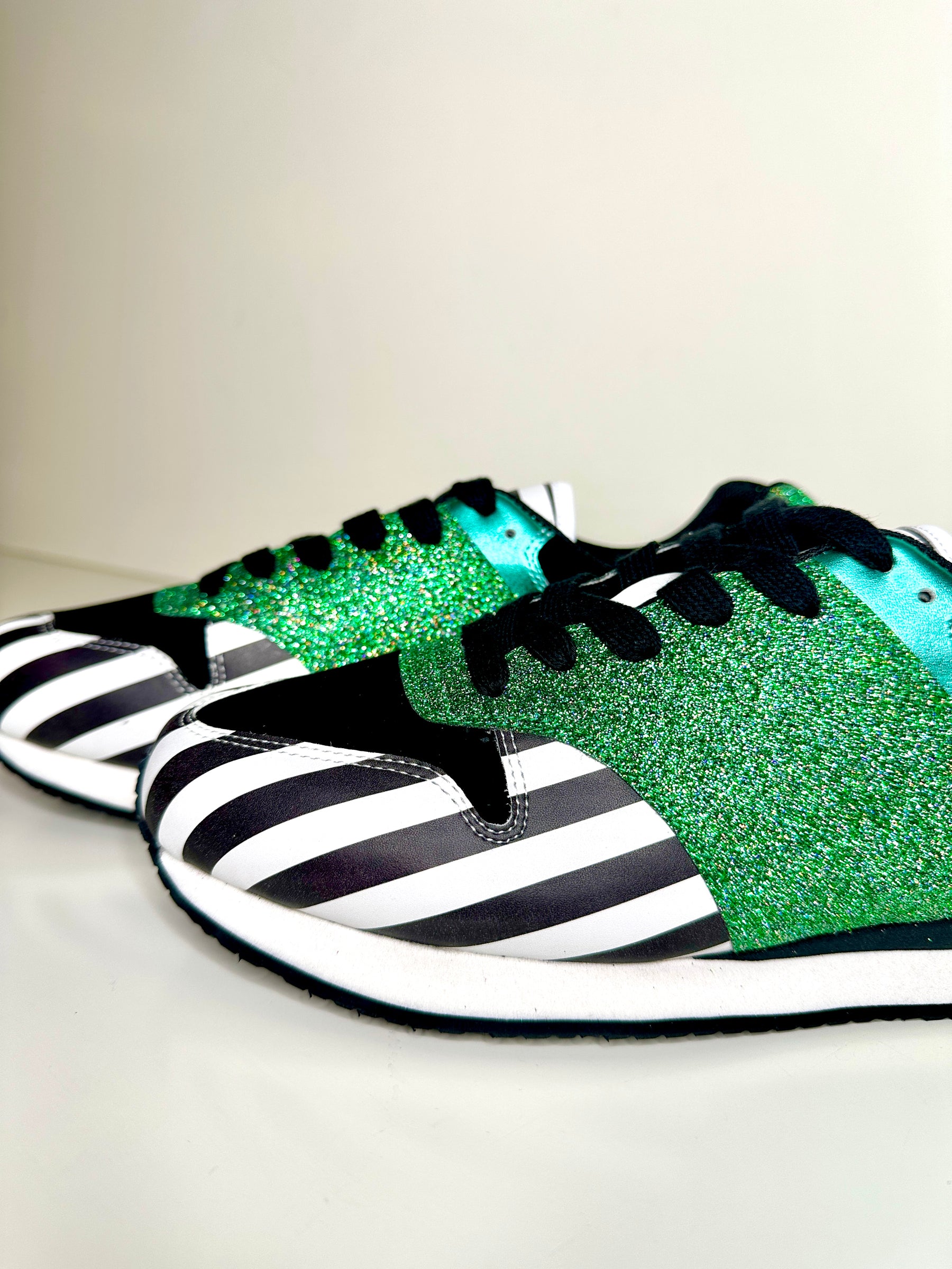 Serena | UNICORN Beetlejuice