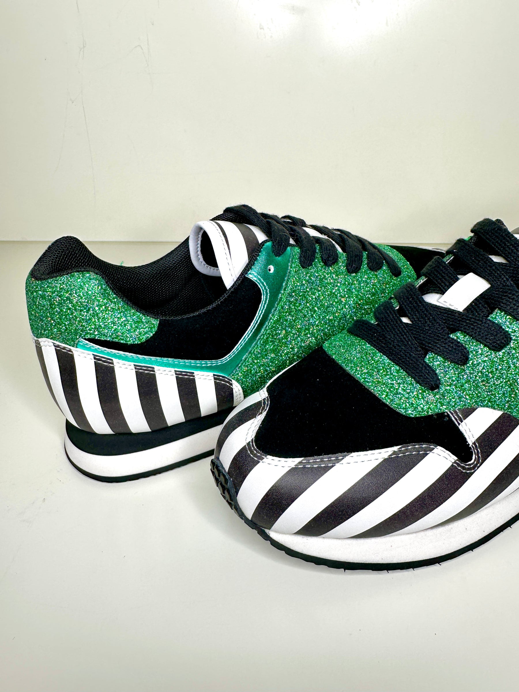 Serena | UNICORN Beetlejuice