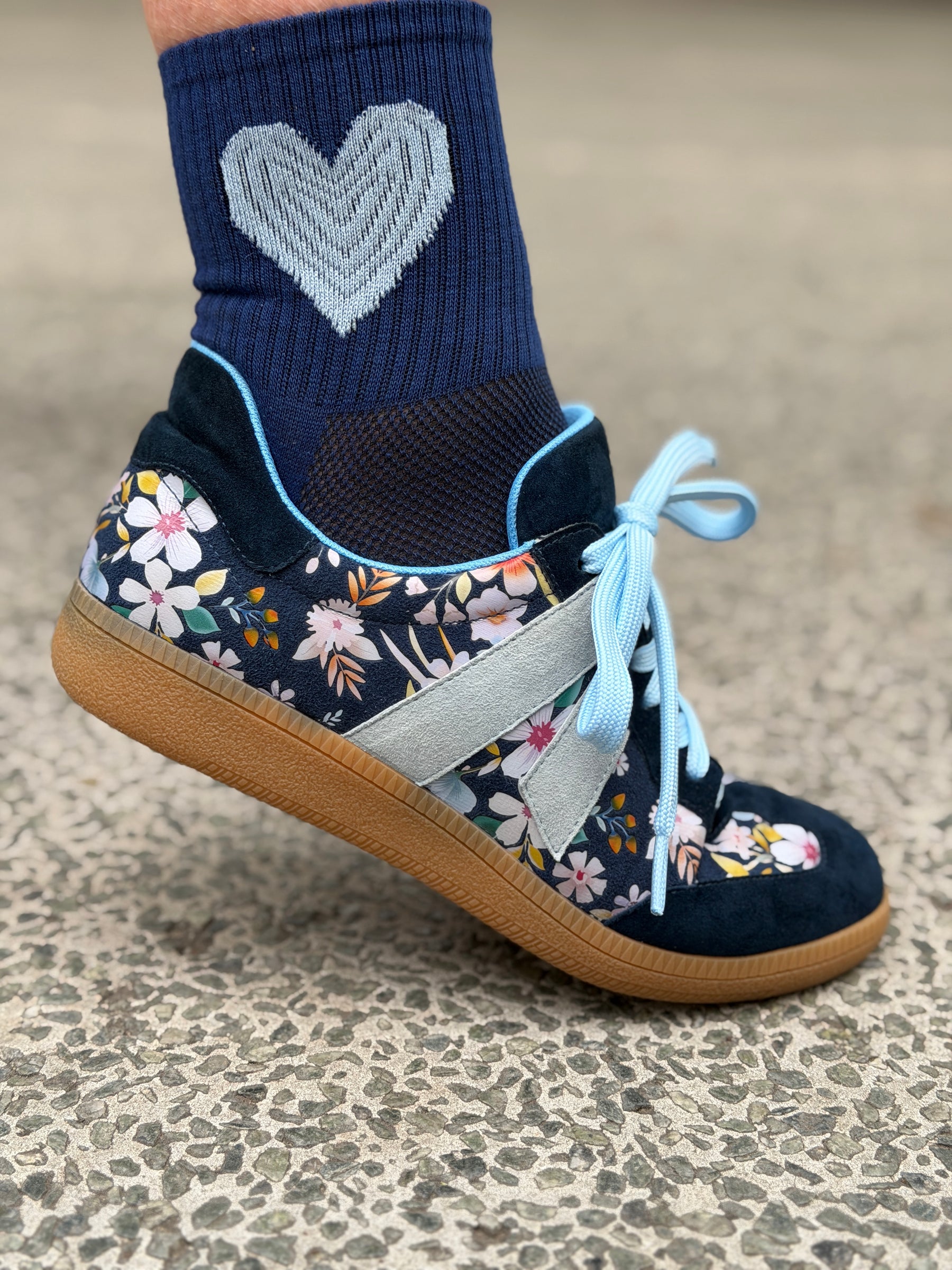 Parker sneaker - Floral - Dark blue flower printed suede and baby blue suede details.