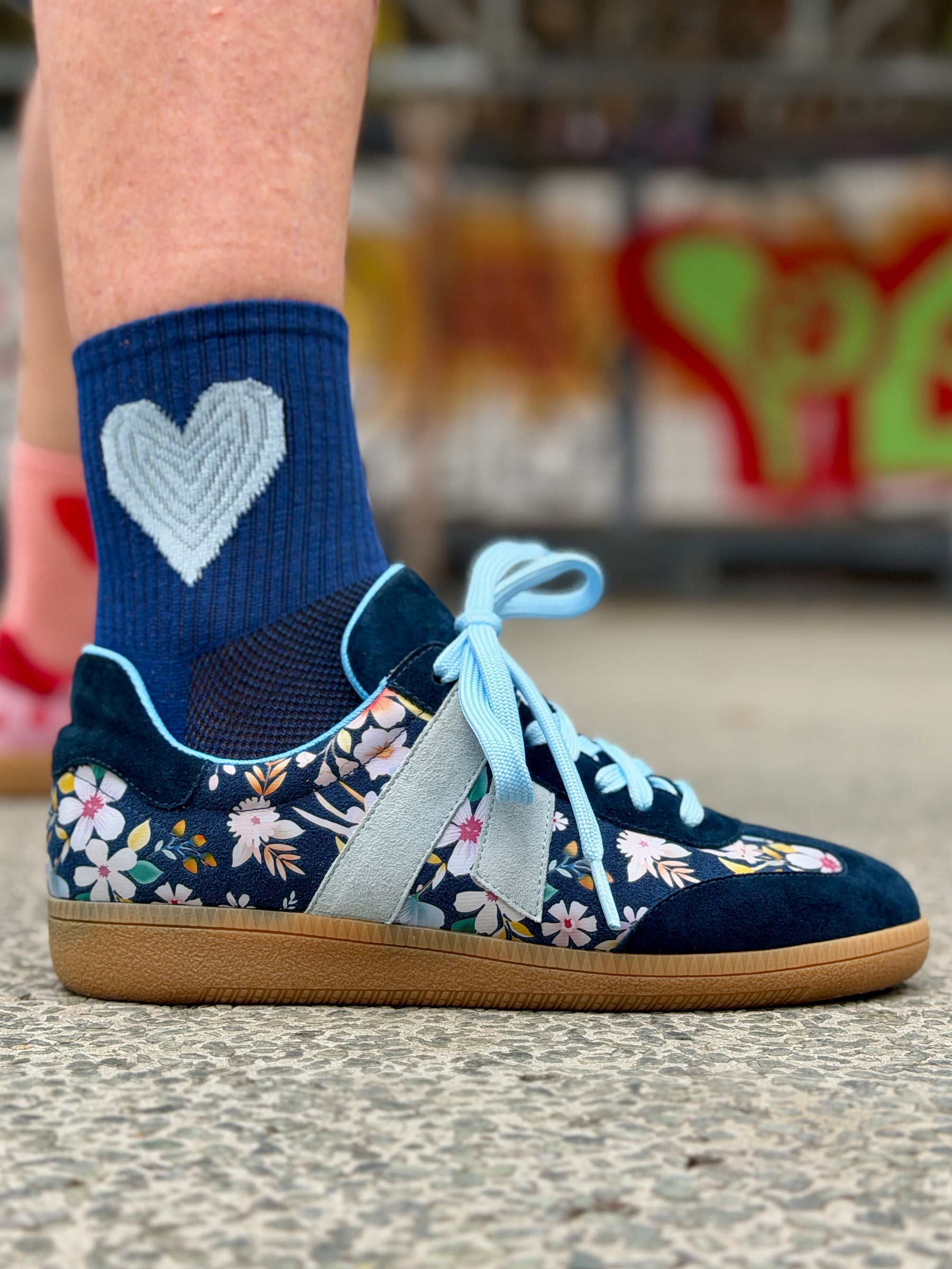 Parker sneaker - Floral - Dark blue flower printed suede and baby blue suede details.
