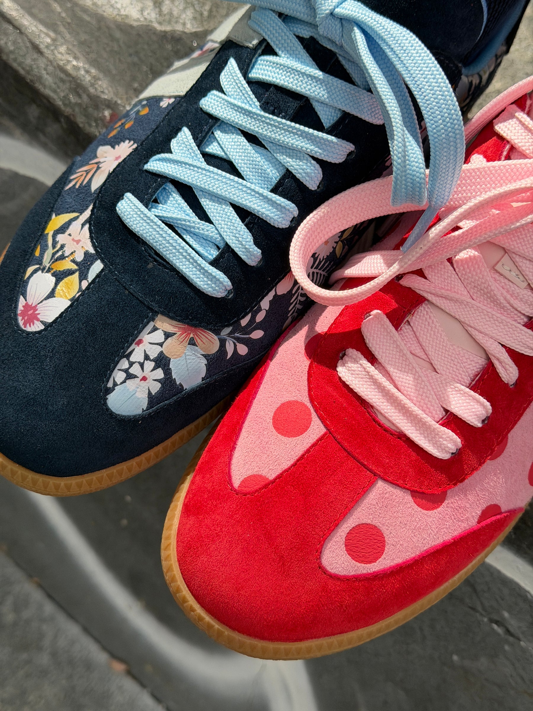 Parker sneaker - Floral - Dark blue flower printed suede and baby blue suede details.