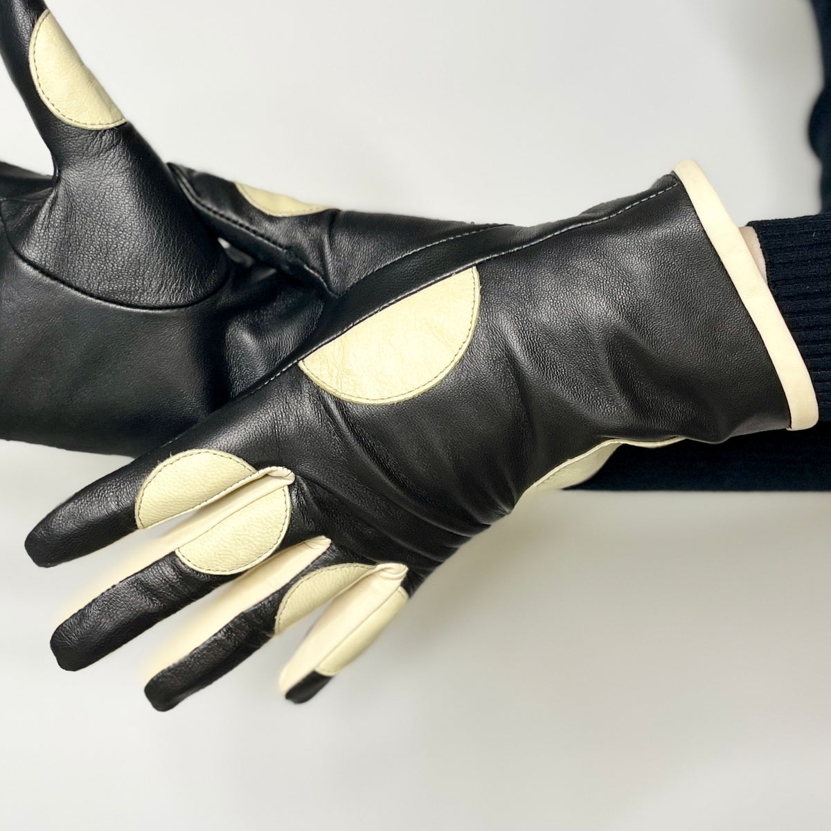Gloves Dottie Dots - Black/Cream