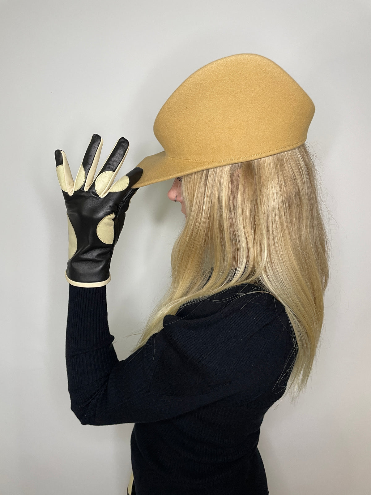 Gloves Dottie Dots - Black/Cream
