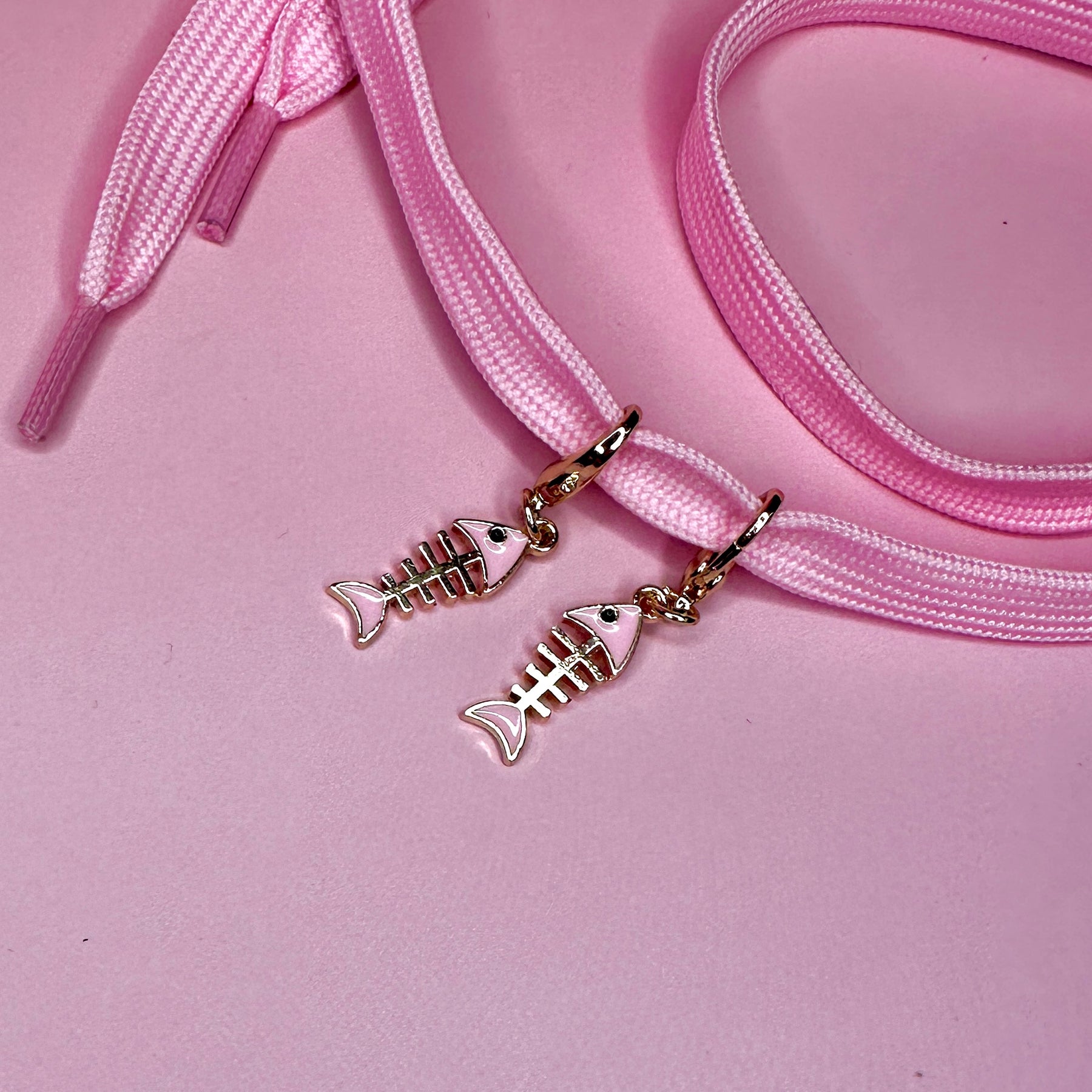 Charm Fishbones Pink
