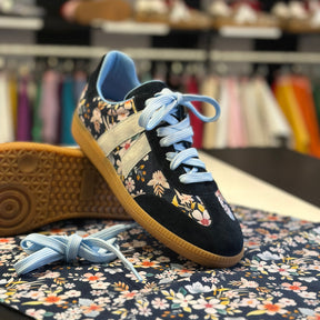 Parker sneaker - Floral - Dark blue flower printed suede and baby blue suede details.