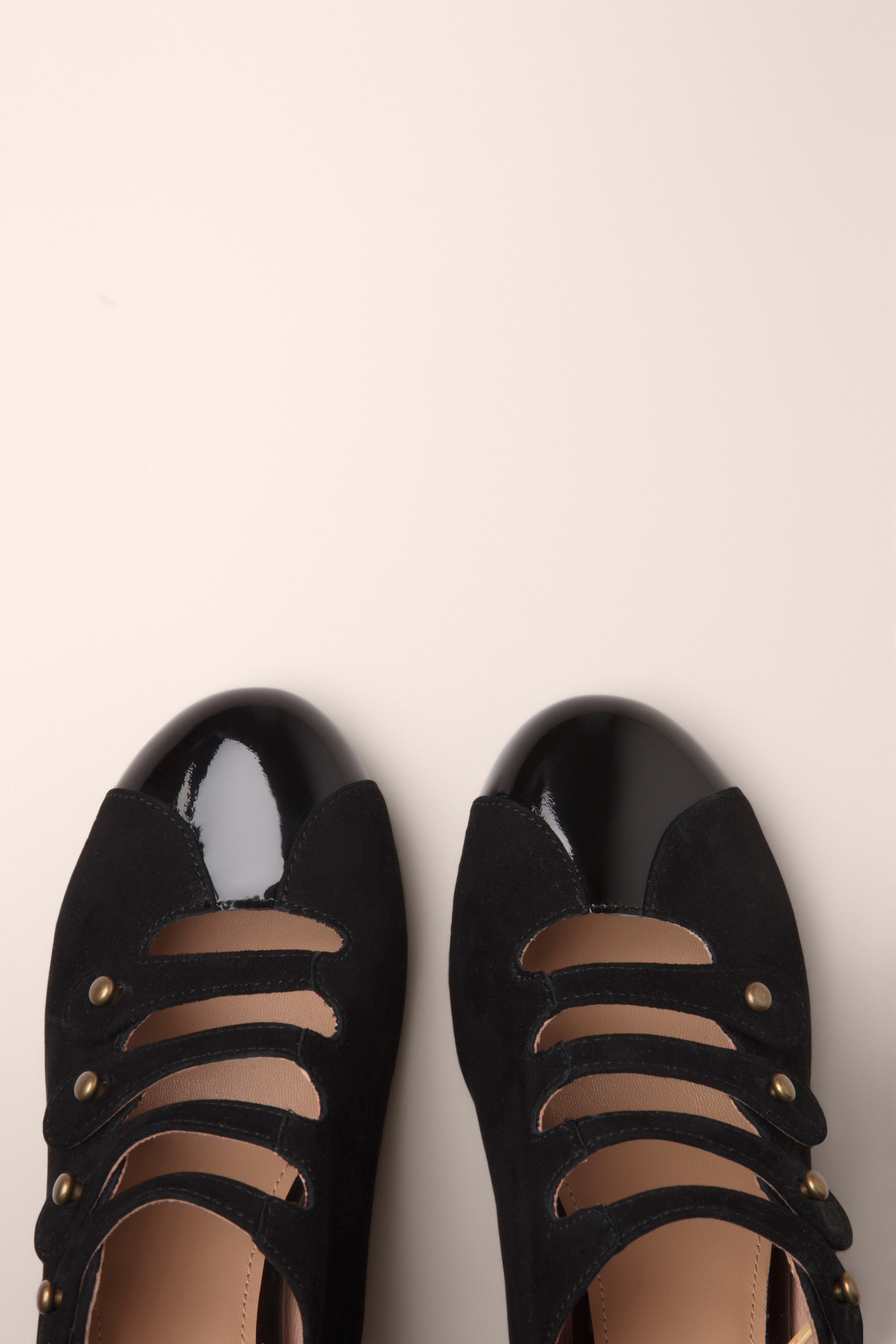 Ava Monochrome pump