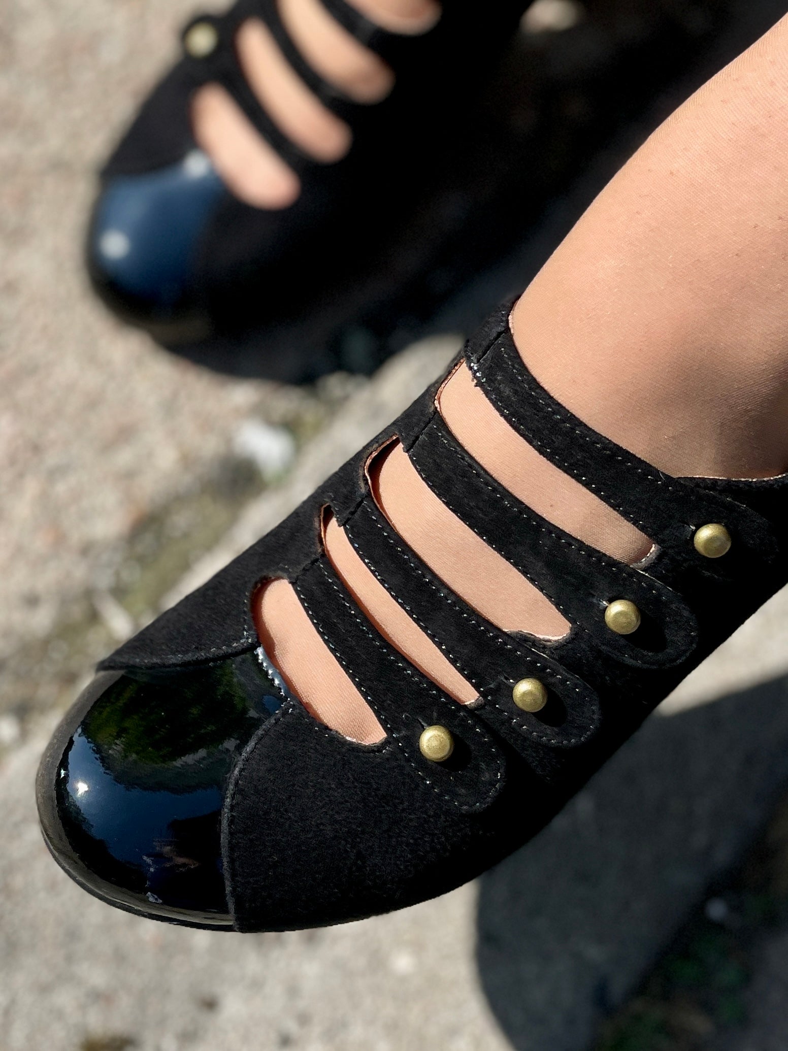 Ava Monochrome pump
